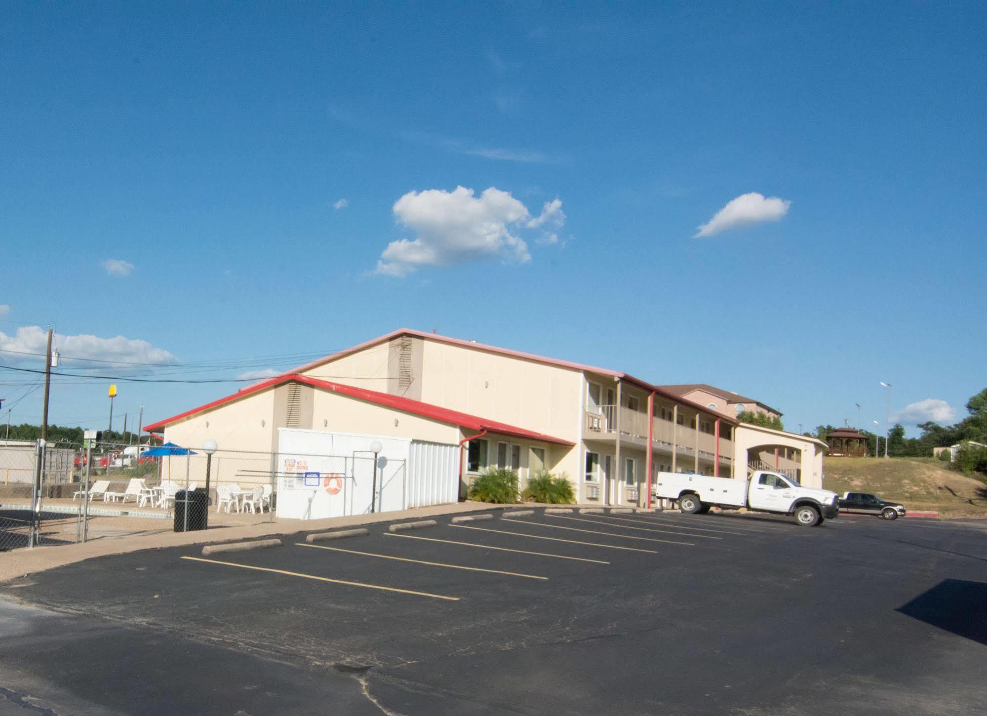 Red Roof Inn Buffalo, Tx Exterior photo