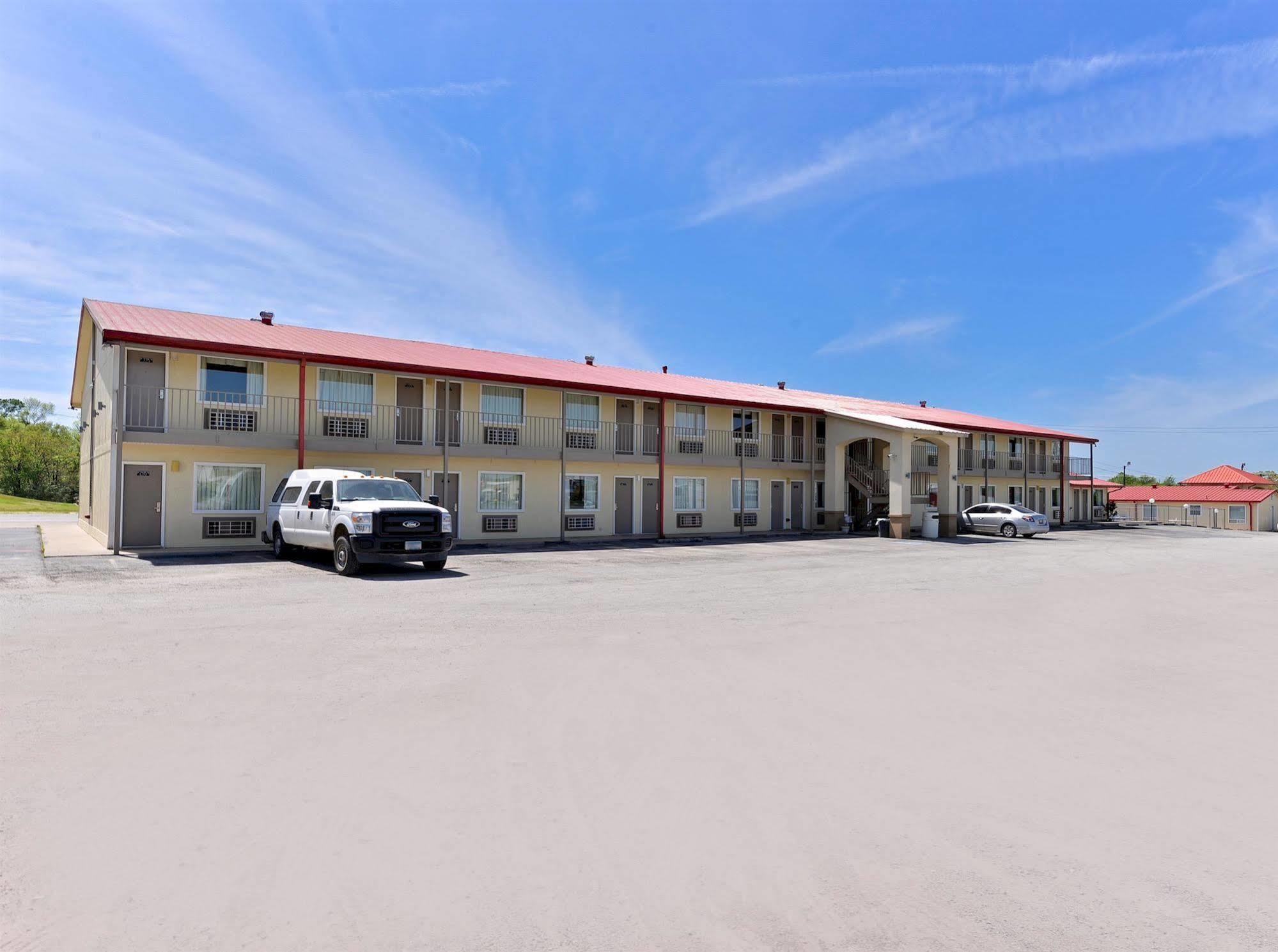 Red Roof Inn Buffalo, Tx Exterior photo